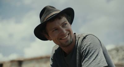 Image du film Bergers., un homme est souriant avec un chapeau sur la tête
