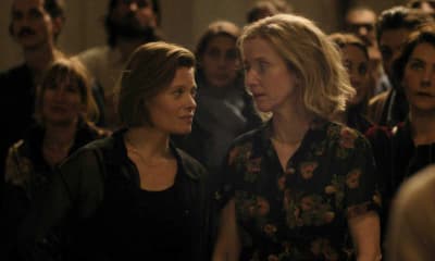 deux femmes qui se parlent